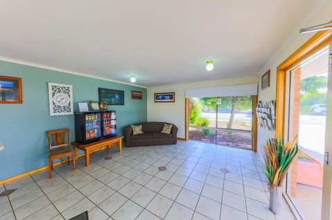 Country Roads Motor Inn Naracoorte - Australian Directory 37