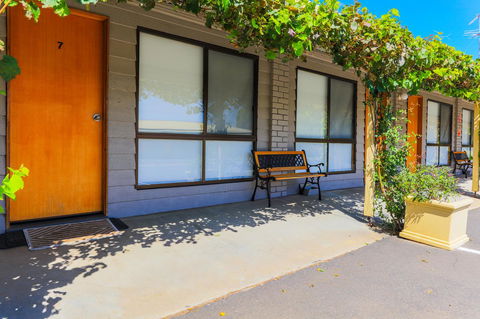 Country Roads Motor Inn Naracoorte - Australian Directory 24