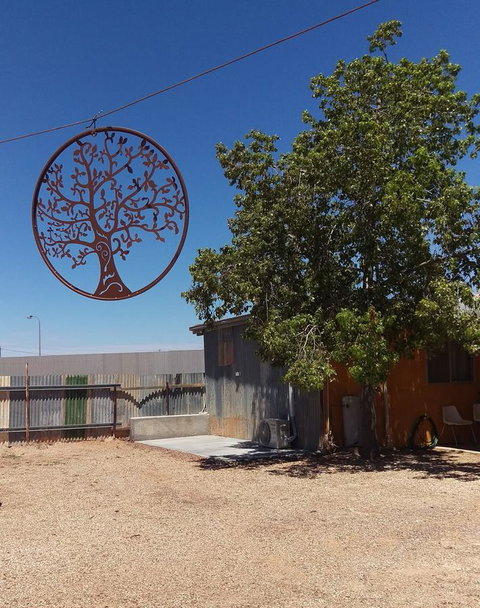 Desert Gum Retreat Gough St - Australian Directory 23