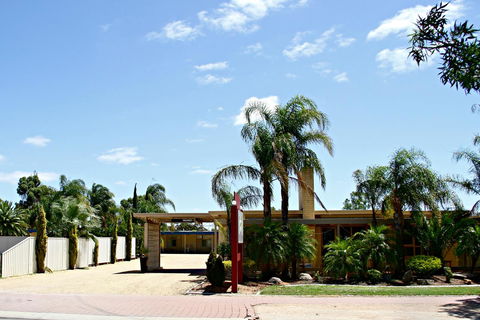 Renmark Motor Inn - Australian Directory 12