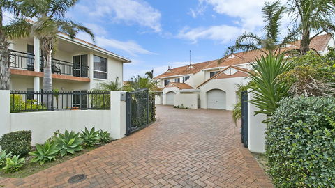 Salt Waterfront Apartment - Australian Directory 3