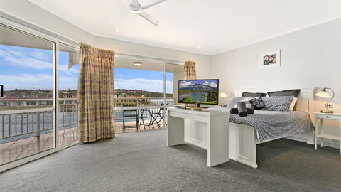 Salt Waterfront Apartment - Australian Directory 10