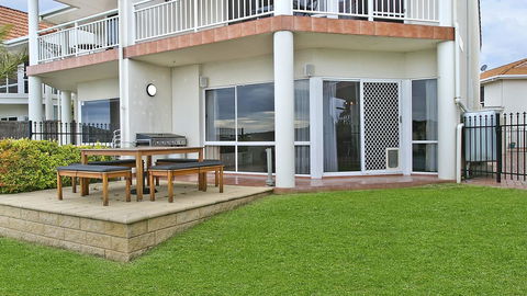 Salt Waterfront Apartment - Australian Directory 6