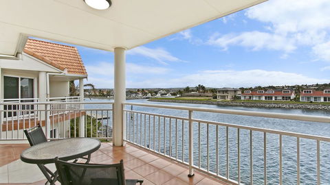 Salt Waterfront Apartment - Australian Directory 9