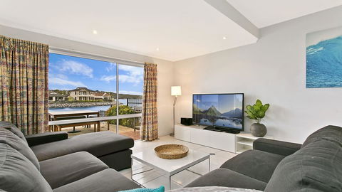 Salt Waterfront Apartment - Australian Directory 5