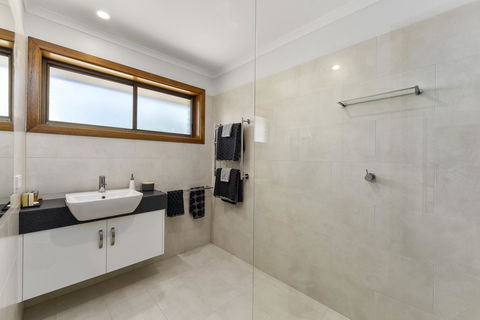 City Four Apartment - Australian Directory 4