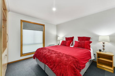 City Four Apartment - Australian Directory 3