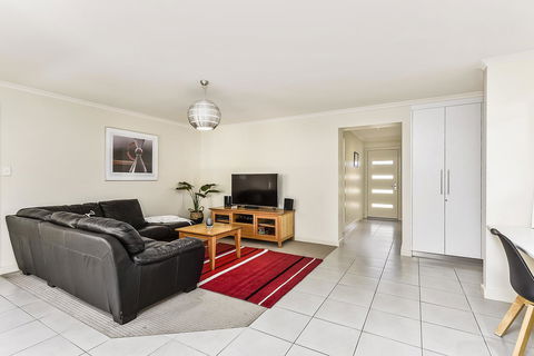 City Fringe Apartment - Australian Directory 7