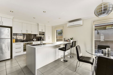 City Fringe Apartment - Australian Directory 9