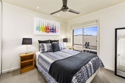 City Fringe Apartment - Australian Directory 4