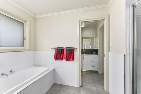 City Fringe Apartment - Australian Directory 8