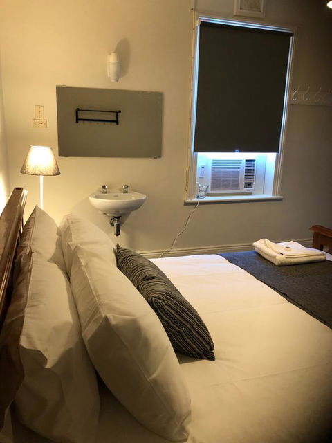 Cornwall Hotel - Australian Directory 5