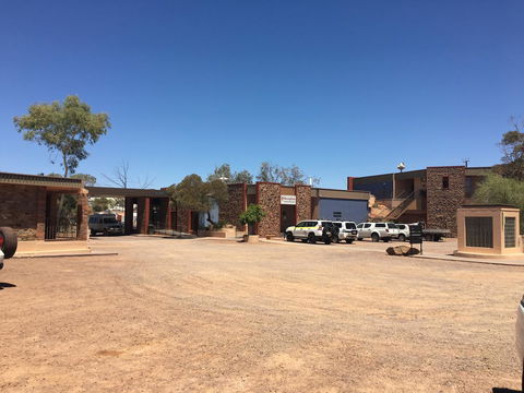 Desert Cave Hotel - Australian Directory 36