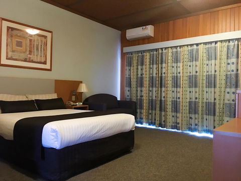 Desert Cave Hotel - Australian Directory 43