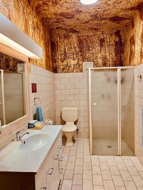Desert Cave Hotel - Australian Directory 6