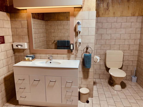 Desert Cave Hotel - Australian Directory 9