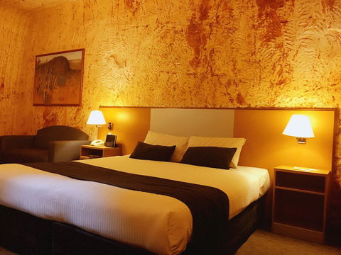 Desert Cave Hotel - Australian Directory 37