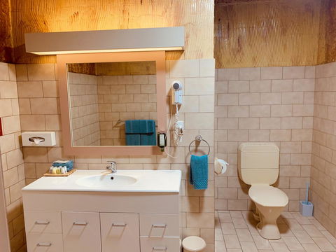 Desert Cave Hotel - Australian Directory 8