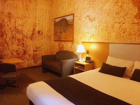 Desert Cave Hotel - Australian Directory 41