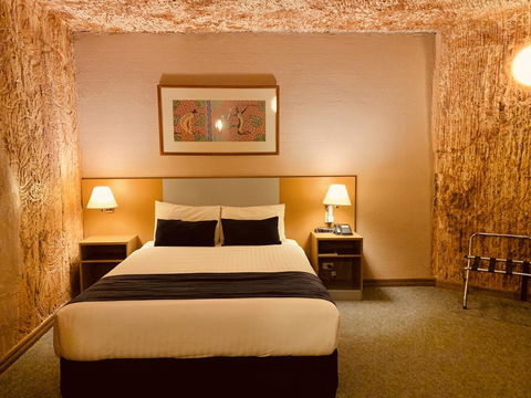 Desert Cave Hotel - Australian Directory 10