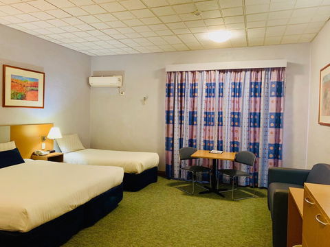 Desert Cave Hotel - Australian Directory 26