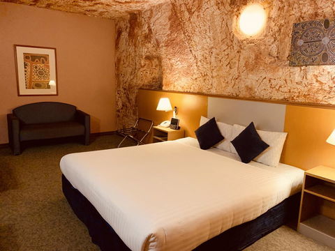Desert Cave Hotel - Australian Directory 3