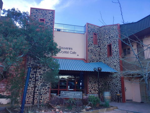 Desert Cave Hotel - Australian Directory 34
