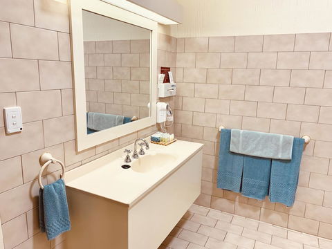 Desert Cave Hotel - Australian Directory 21