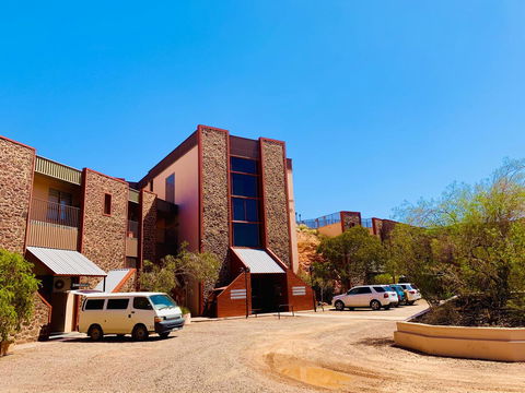 Desert Cave Hotel - Australian Directory 28