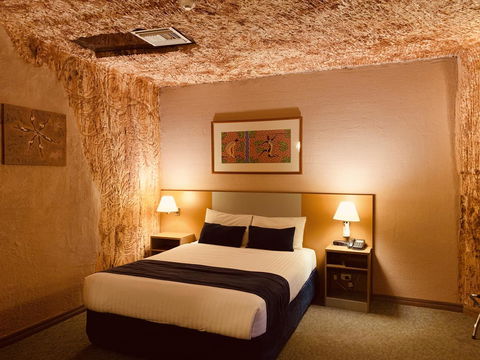 Desert Cave Hotel - Australian Directory 12