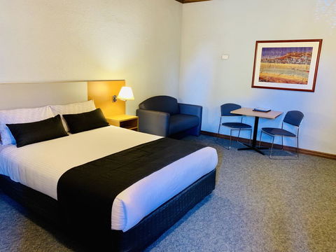 Desert Cave Hotel - Australian Directory 19