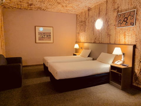 Desert Cave Hotel - Australian Directory 7
