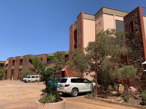 Desert Cave Hotel - Australian Directory 30