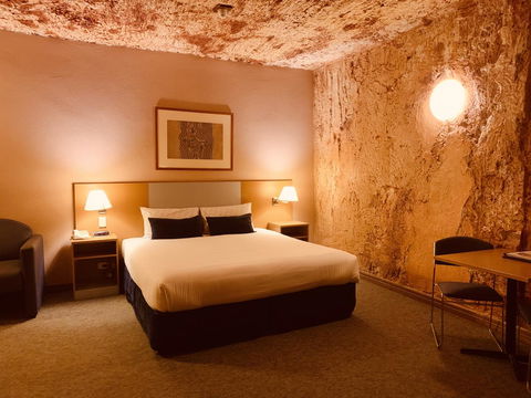Desert Cave Hotel - Australian Directory 17
