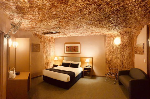 Desert Cave Hotel - Australian Directory 11