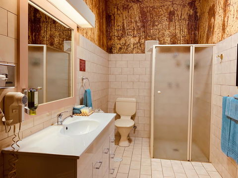 Desert Cave Hotel - Australian Directory 5