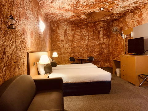 Desert Cave Hotel - Australian Directory 16