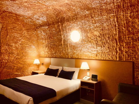 Desert Cave Hotel - Australian Directory 13