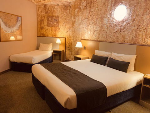 Desert Cave Hotel - Australian Directory 24