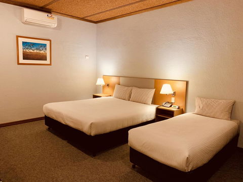 Desert Cave Hotel - Australian Directory 22