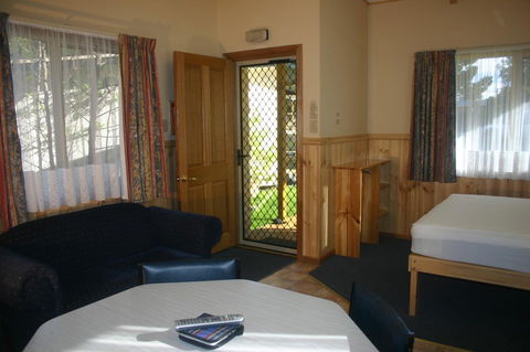 Millicent Hillview Caravan Park - Australian Directory 25