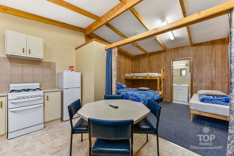 Millicent Hillview Caravan Park - Australian Directory 18