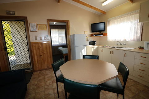 Millicent Hillview Caravan Park - Australian Directory 33