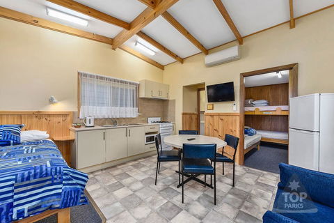 Millicent Hillview Caravan Park - Australian Directory 16