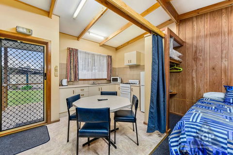Millicent Hillview Caravan Park - Australian Directory 19