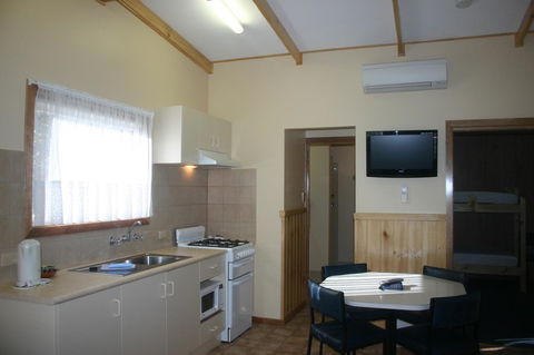 Millicent Hillview Caravan Park - Australian Directory 35