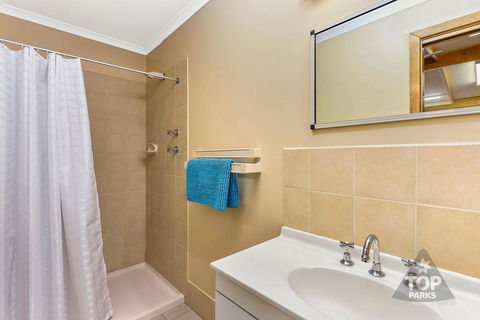 Millicent Hillview Caravan Park - Australian Directory 17