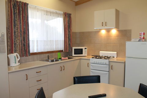 Millicent Hillview Caravan Park - Australian Directory 38