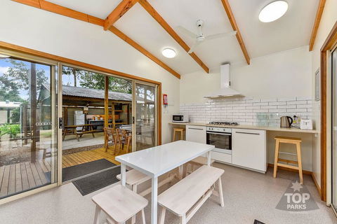Millicent Hillview Caravan Park - Australian Directory 21