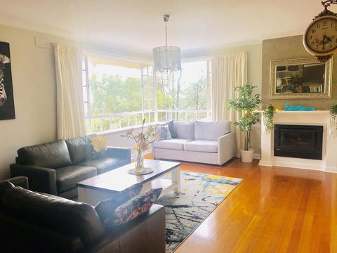 Stunning House With Beautiful Entertainment Area!! - Australian Directory 1